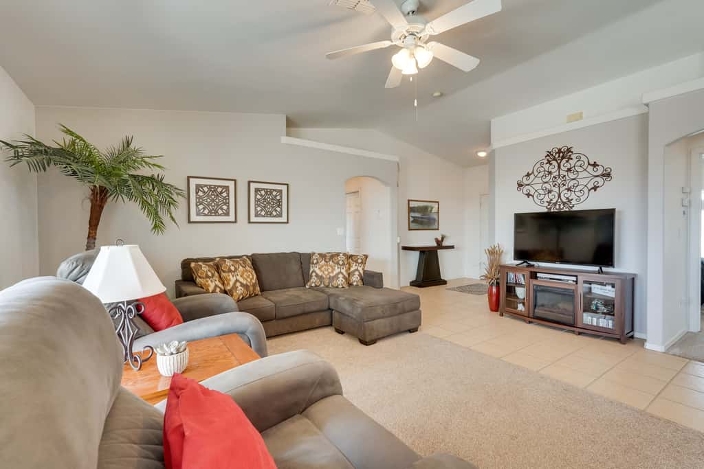 2 Mi to Lake & Dtwn: Lake Havasu City Home!