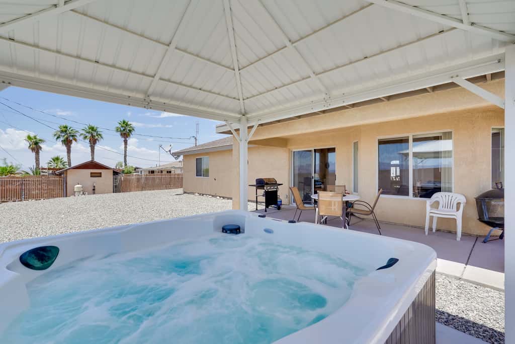 2 Mi to Lake & Dtwn: Lake Havasu City Home!