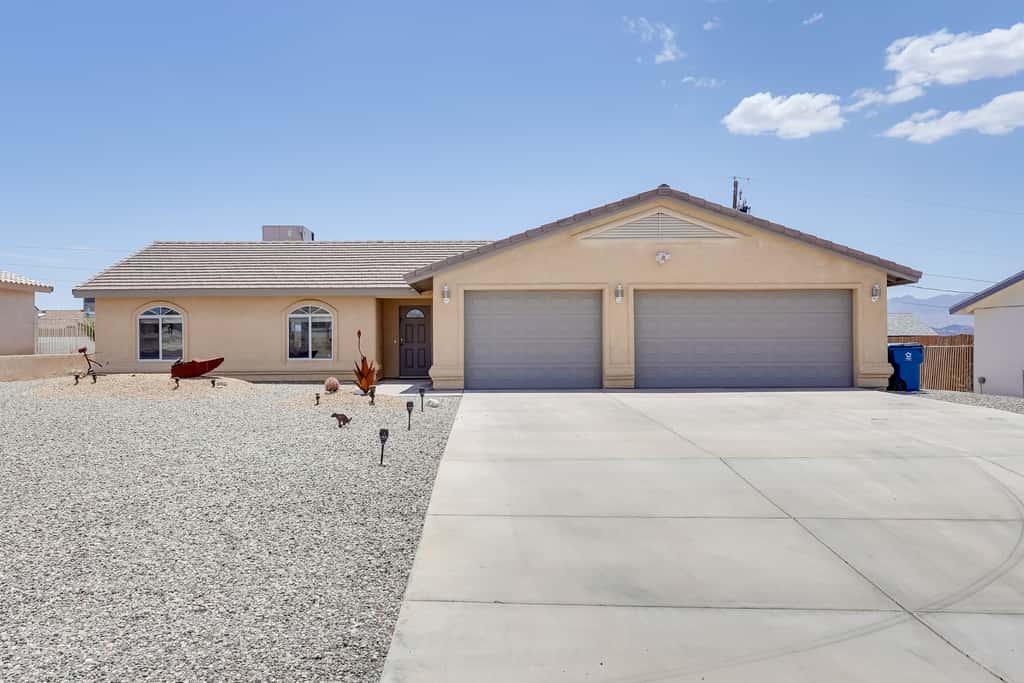 2 Mi to Lake & Dtwn: Lake Havasu City Home!