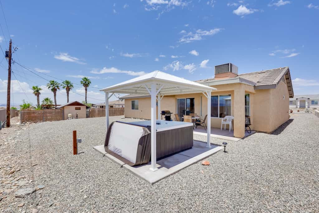 2 Mi to Lake & Dtwn: Lake Havasu City Home!