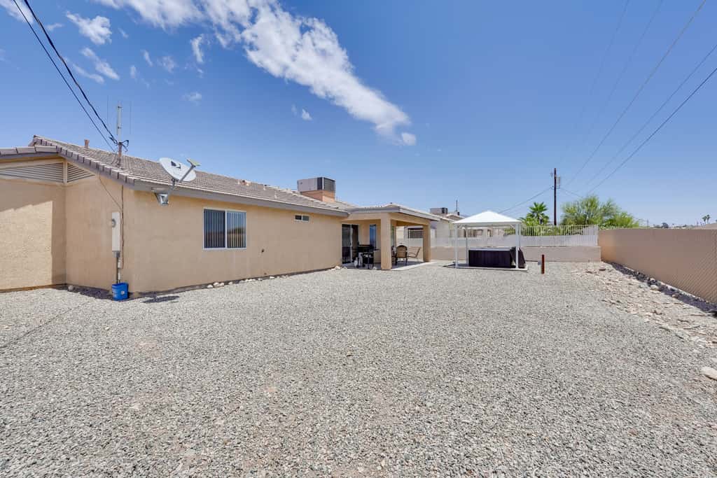 2 Mi to Lake & Dtwn: Lake Havasu City Home!