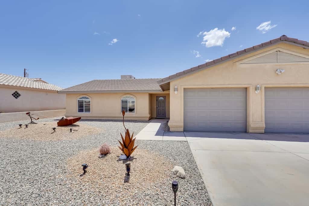 2 Mi to Lake & Dtwn: Lake Havasu City Home!