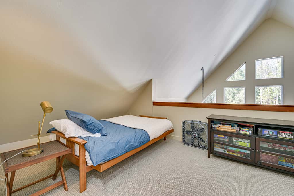 Mtn-View Packwood Cabin: Hot Tub, Deck & Fire Pit