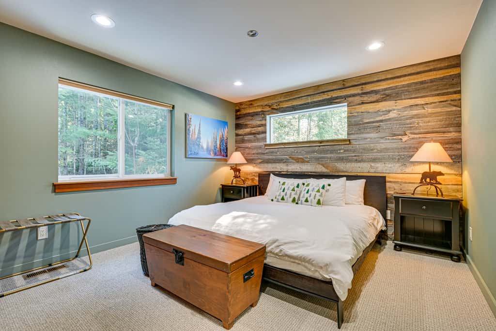 Mtn-View Packwood Cabin: Hot Tub, Deck & Fire Pit