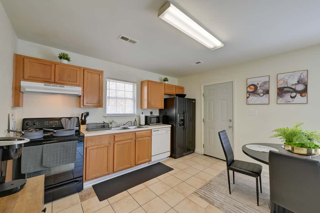 5 Mi to Uptown Charlotte! Family Retreat w/ Yard