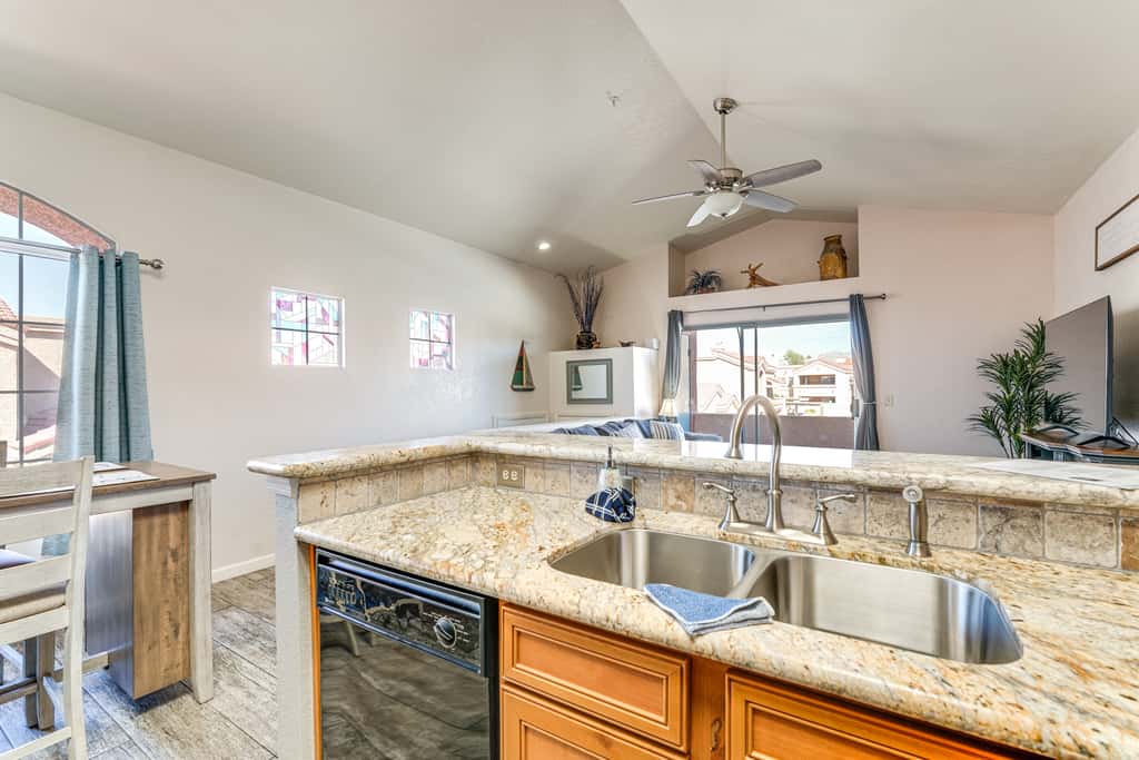 Walk to Rotary Park: Lake Havasu City Condo