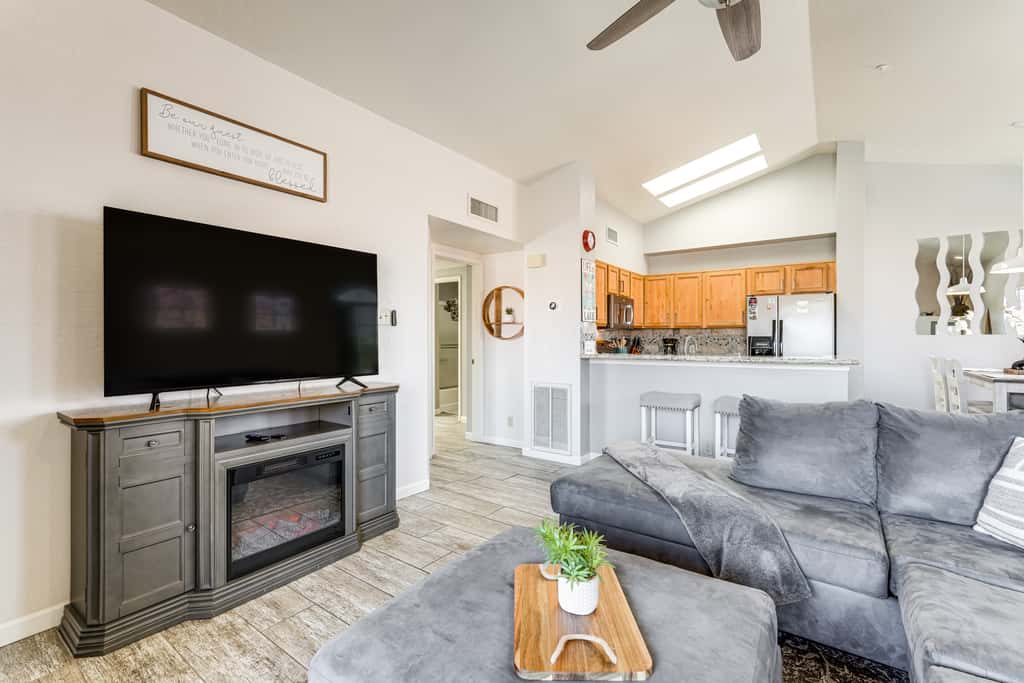 Walk to Rotary Park: Lake Havasu City Condo