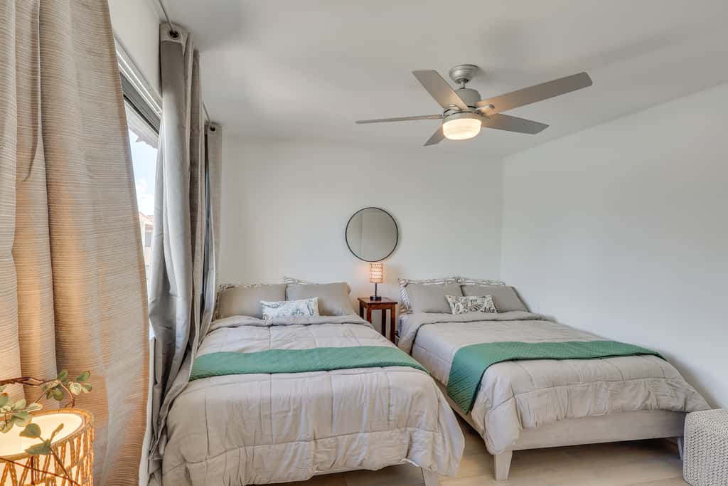 < 2 Mi to London Bridge: Chic Condo w/ Pool Access