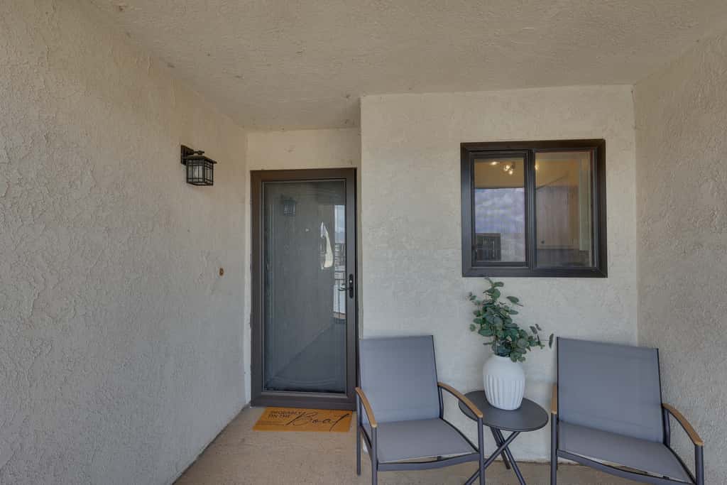 < 2 Mi to London Bridge: Chic Condo w/ Pool Access
