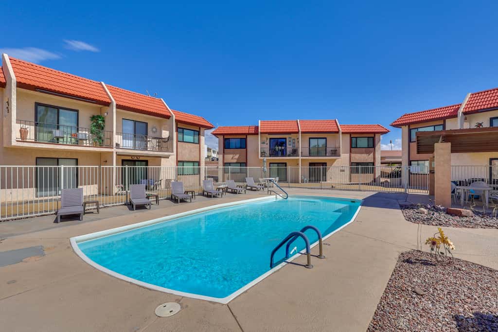 < 2 Mi to London Bridge: Chic Condo w/ Pool Access