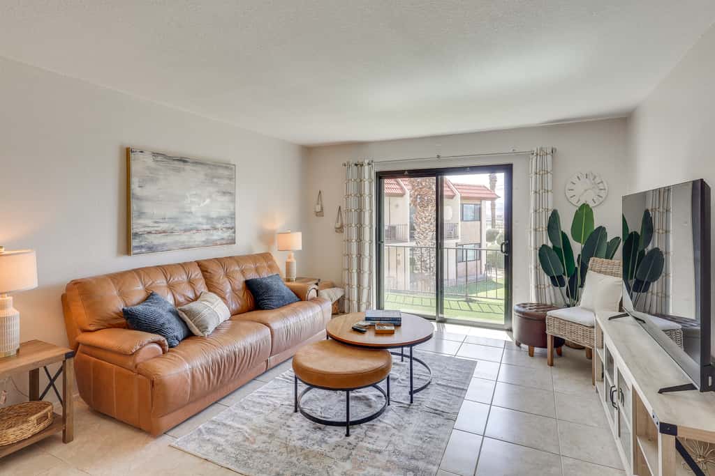 < 2 Mi to London Bridge: Chic Condo w/ Pool Access