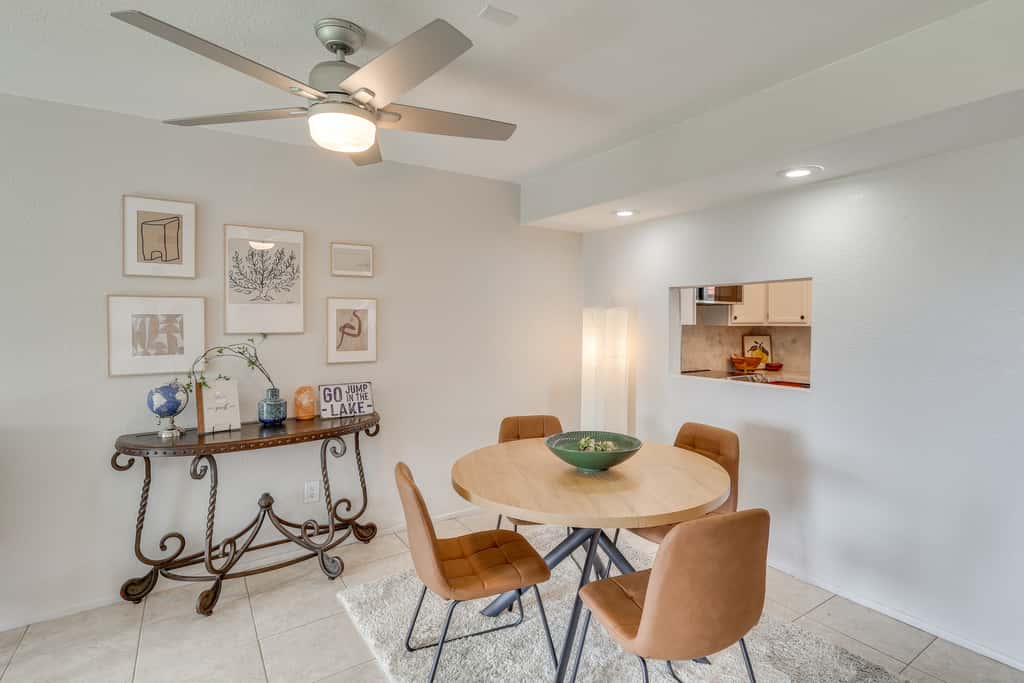 < 2 Mi to London Bridge: Chic Condo w/ Pool Access