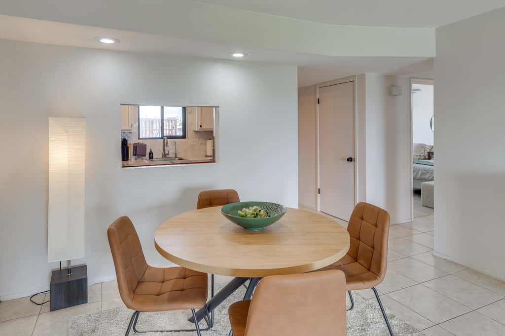 < 2 Mi to London Bridge: Chic Condo w/ Pool Access