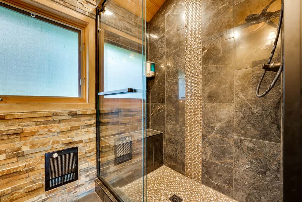 Spacious Packwood Cabin w/ Hot Tub - Near River