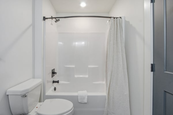 Escape to the Smoky Mountains in this cozy 2-bedroom, 2-bath Gatlinburg condo just minutes from downtown. Enjoy a fully equipped kitchen, comfortable living space, and easy access to shops, restaurants, attractions, and Great Smoky Mountains National Park. Located in a quiet community, it’s perfect for families or small groups looking to relax after exploring. Unit is on the 4th floor, accessible via four flights of stairs!