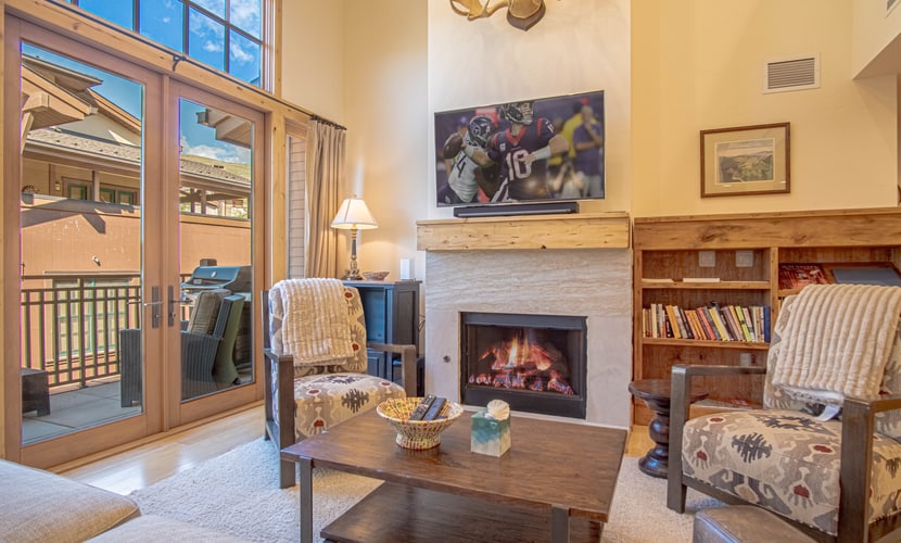 3BR Elkhorn Village condo with mountain views, pool, hot tub, fireplace.