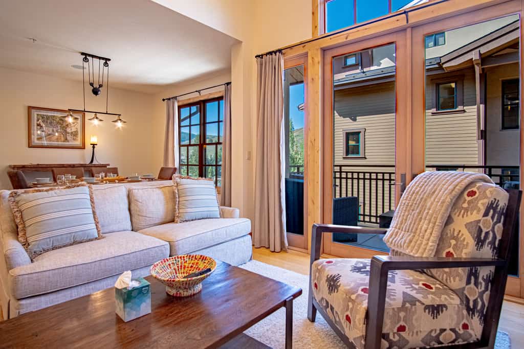 3BR Elkhorn Village condo with mountain views, pool, hot tub, fireplace.