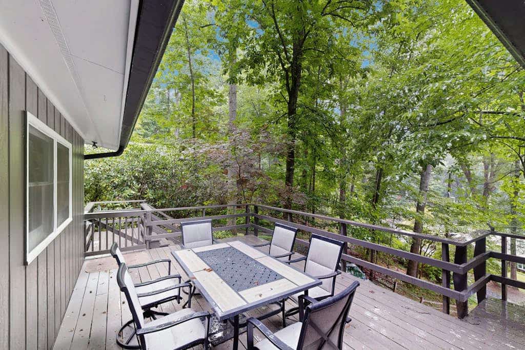 Stunning away from it all mountain view home with large relaxing deck