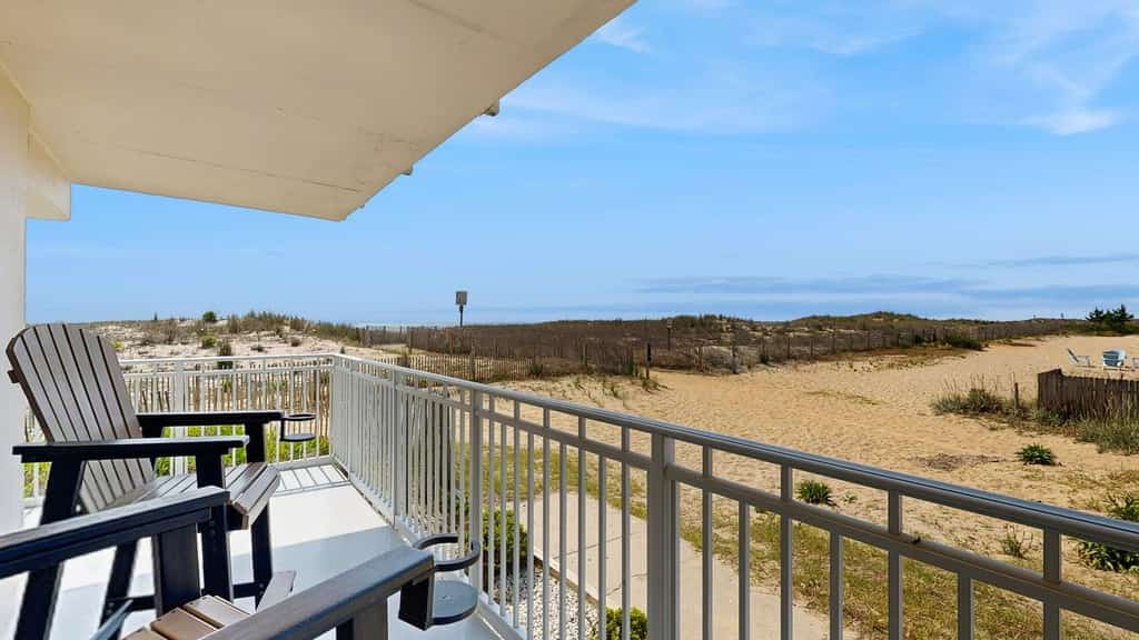 Beautiful coastal getaway with spacious living and easy beach access