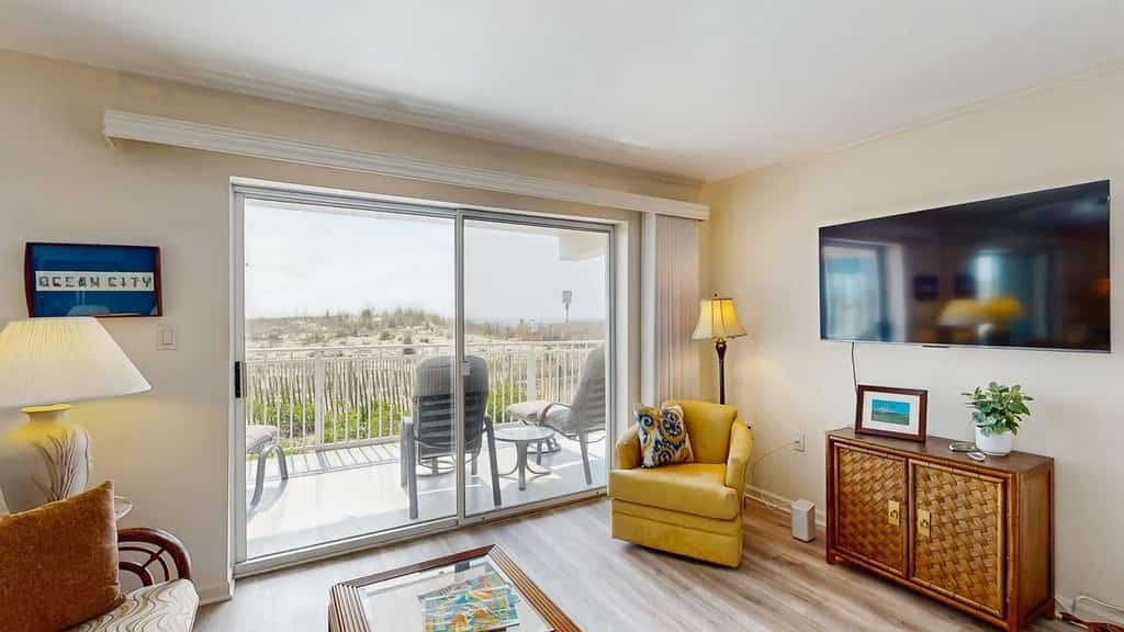 Beautiful coastal getaway with spacious living and easy beach access