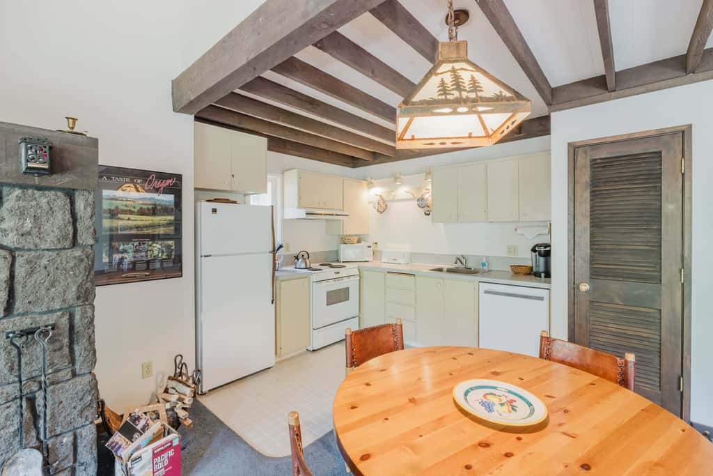 Black Butte Retreat w Resort Amenities, Near Hiking and Bike Trails