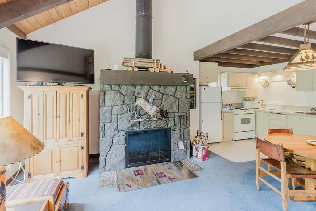 Black Butte Retreat w Resort Amenities, Near Hiking and Bike Trails