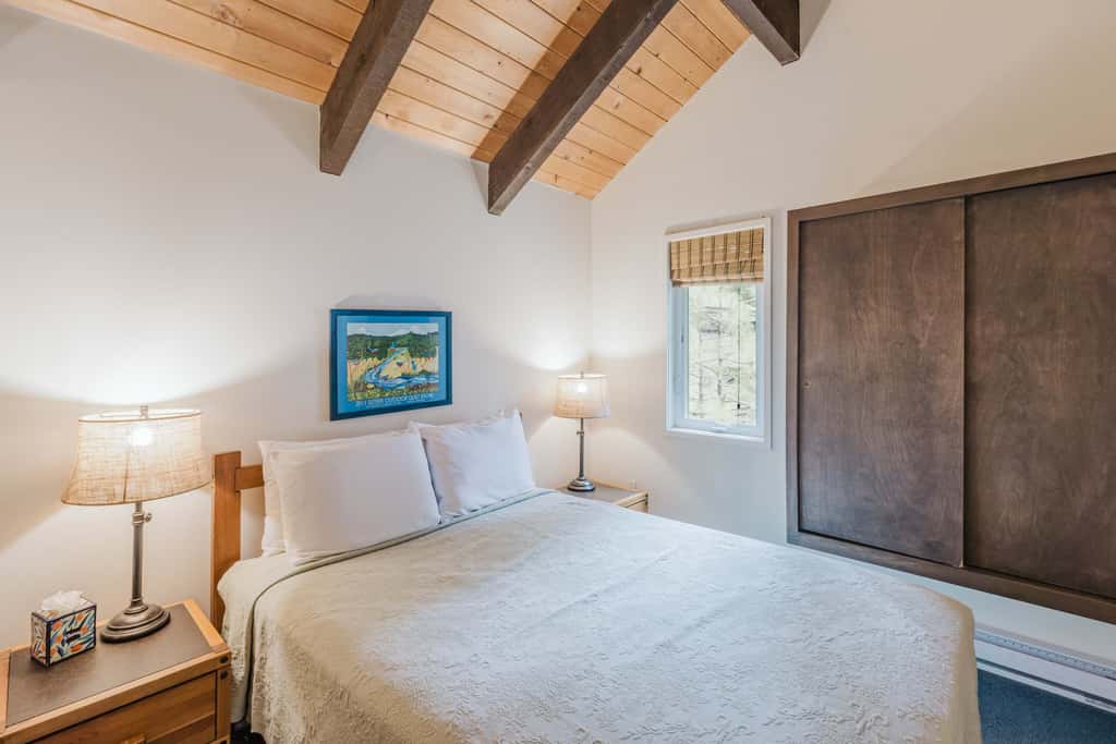 Black Butte Retreat w Resort Amenities, Near Hiking and Bike Trails