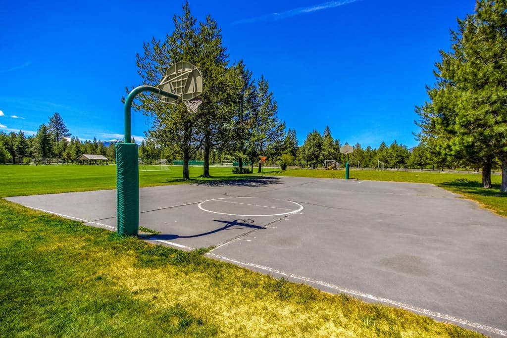 Black Butte Retreat w Resort Amenities, Near Hiking and Bike Trails