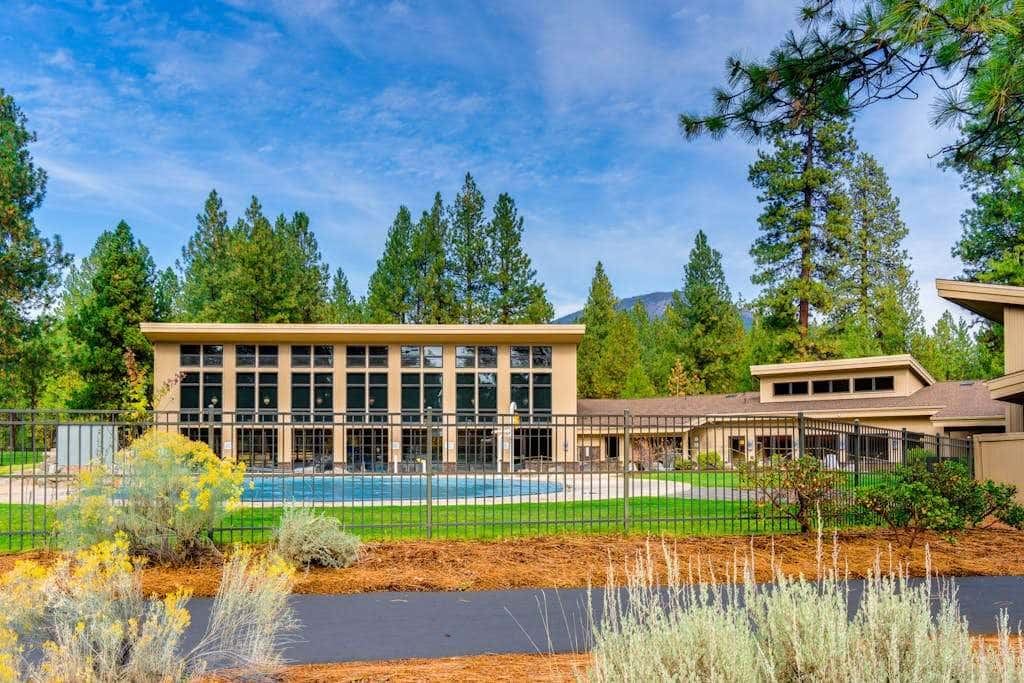 Black Butte Retreat w Resort Amenities, Near Hiking and Bike Trails