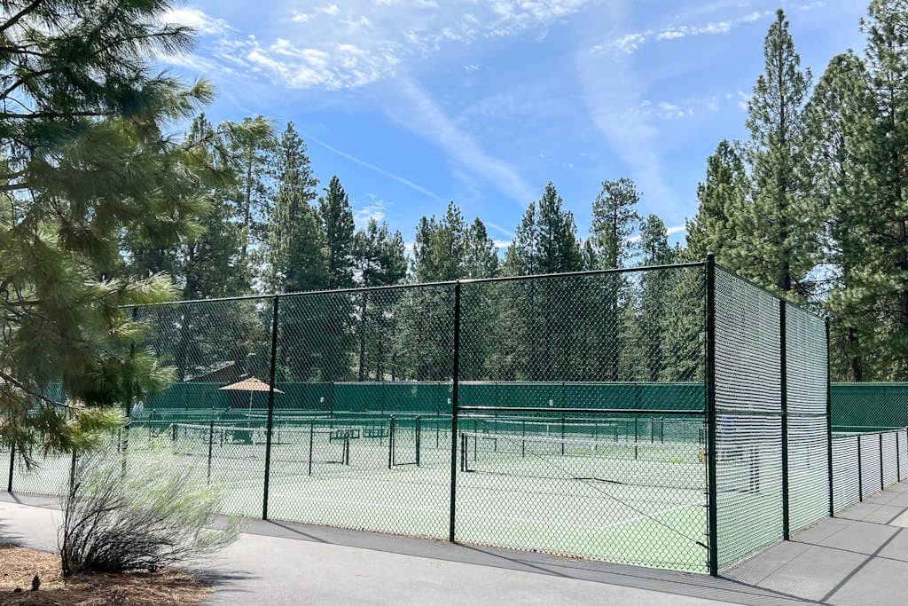 Black Butte Retreat w Resort Amenities, Near Hiking and Bike Trails