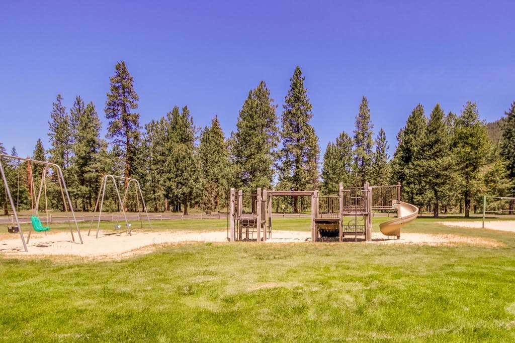 Black Butte Retreat w Resort Amenities, Near Hiking and Bike Trails