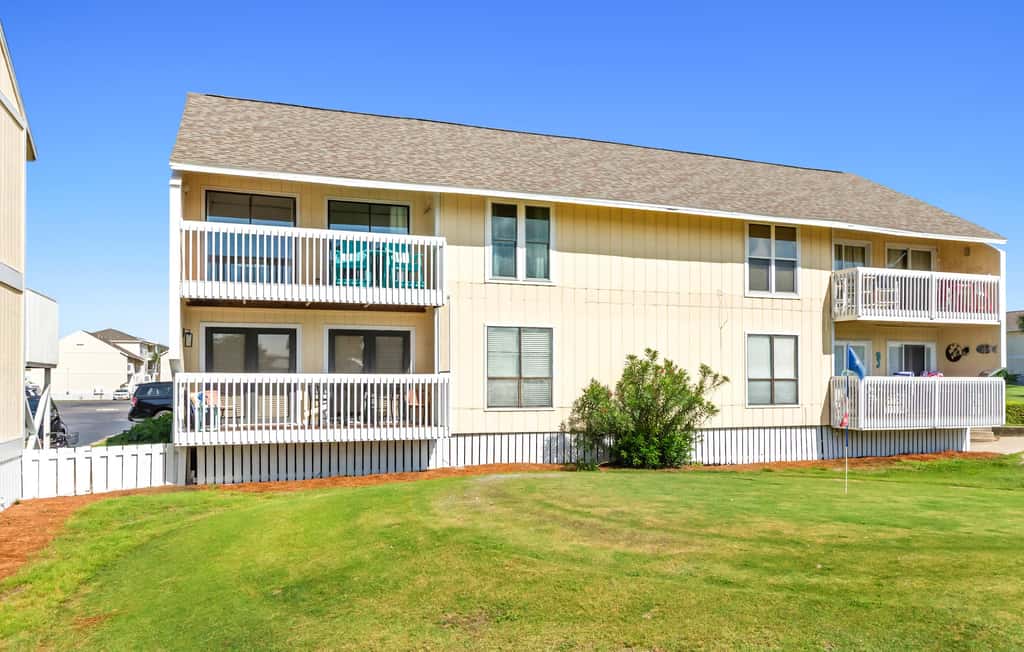 2BR Condo - Shared Pool, Hot Tub & Tennis Courts 