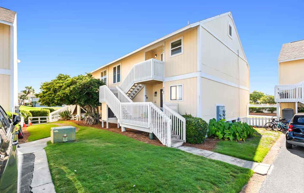 2BR Condo - Shared Pool, Hot Tub & Tennis Courts 