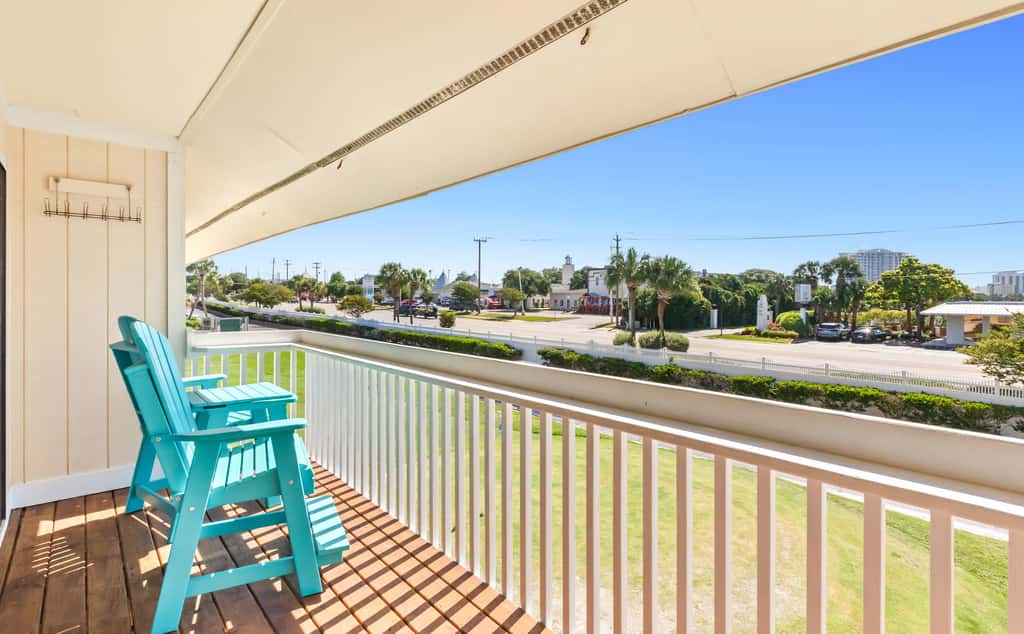 2BR Condo - Shared Pool, Hot Tub & Tennis Courts 
