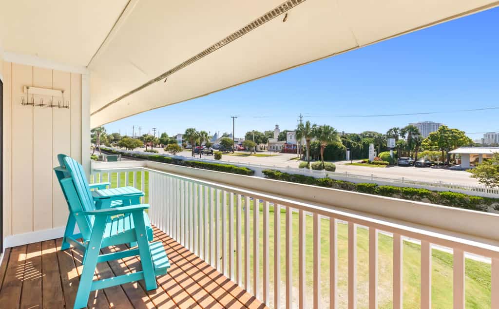 2BR Condo - Shared Pool, Hot Tub & Tennis Courts 
