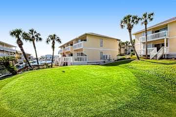 2BR Condo - Shared Pool, Hot Tub & Tennis Courts 