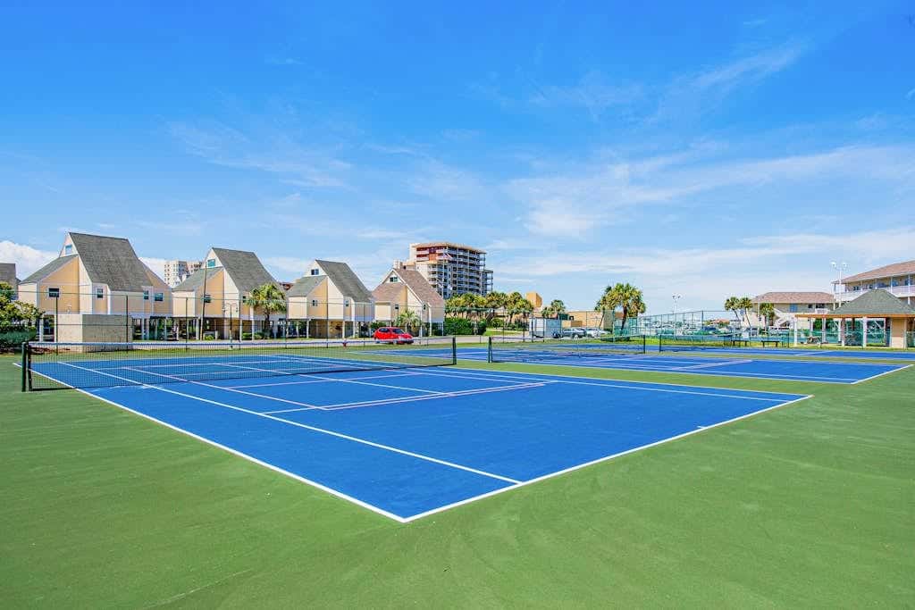 2BR Condo - Shared Pool, Hot Tub & Tennis Courts 