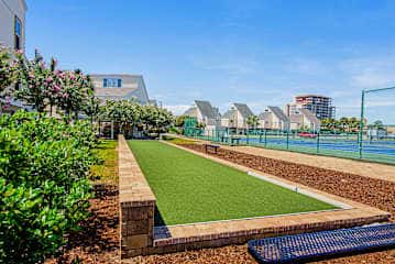 2BR Condo - Shared Pool, Hot Tub & Tennis Courts 
