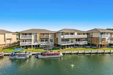 2BR Condo - Shared Pool, Hot Tub & Tennis Courts 