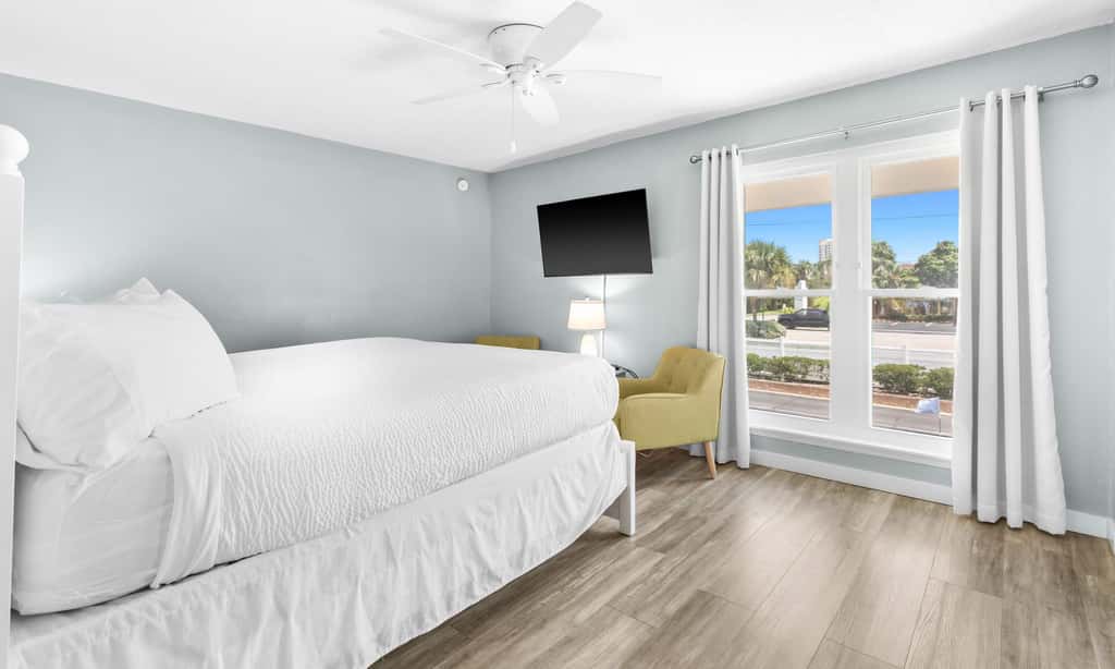 2BR Condo - Shared Pool, Hot Tub & Tennis Courts 