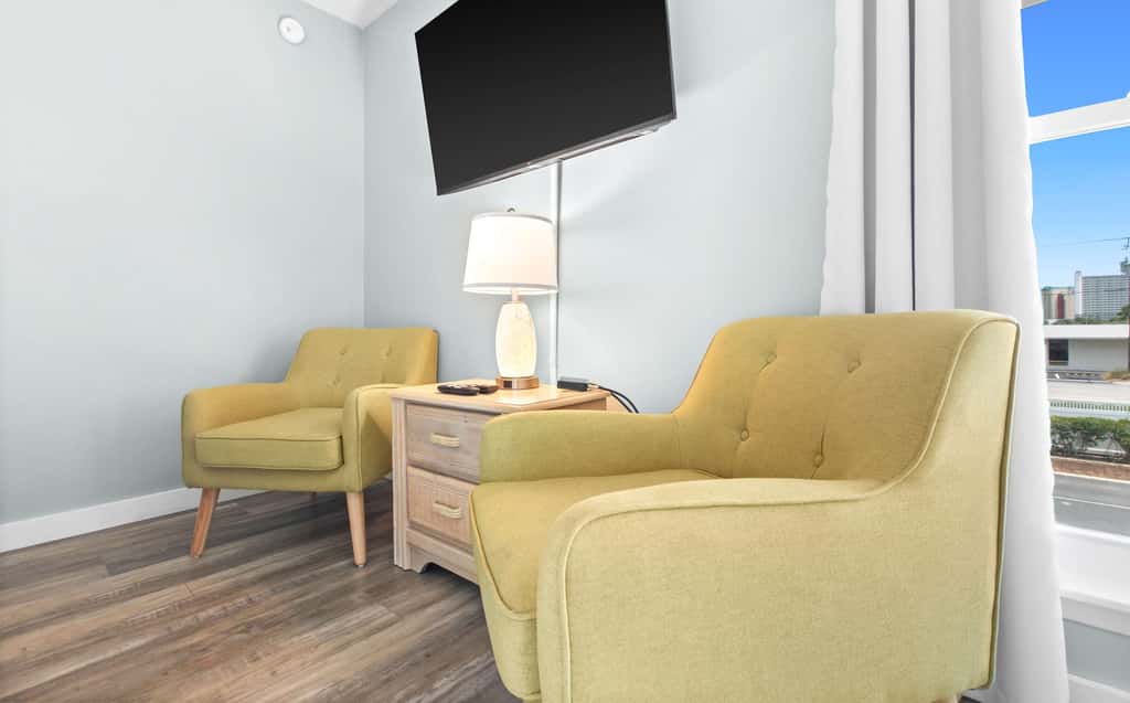 2BR Condo - Shared Pool, Hot Tub & Tennis Courts 