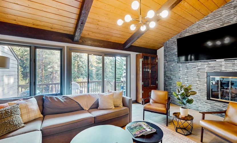 Renovated townhome on Gore Creek with 2 decks, steps to ski shuttle