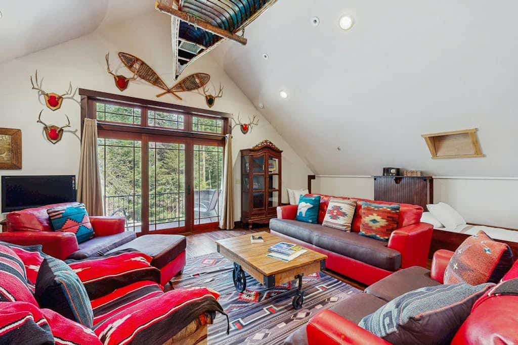 Conveniently located home w/ full kitchen, w/d, deck
