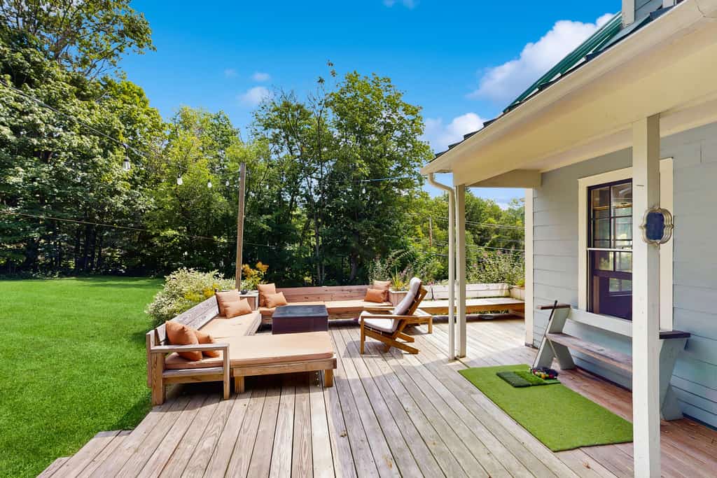 Renovated antique farmhouse near skiing, hiking, shops & dining