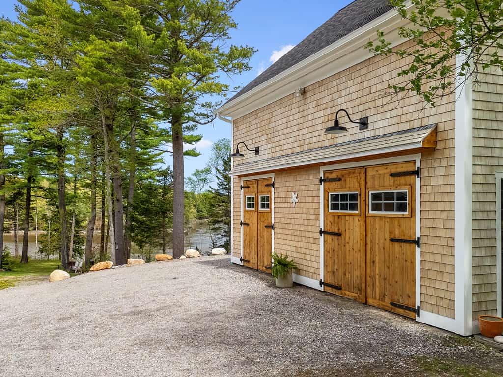 Bent River Guest Quarters - River-view couple retreat with kitchen, patio, AC, Wi-Fi