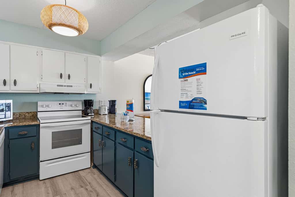 Beachfront Condo, minutes from family friendly attractions