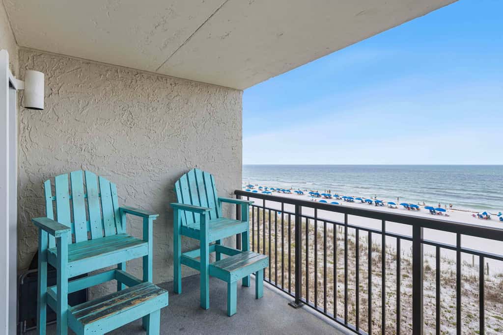 Beachfront Condo, minutes from family friendly attractions
