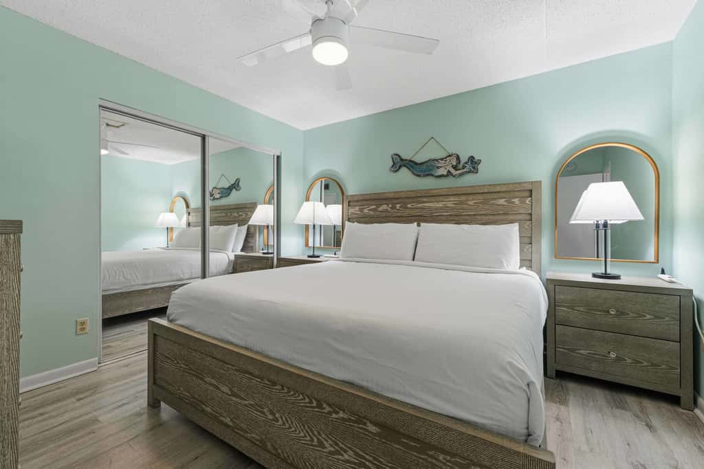 Beachfront Condo, minutes from family friendly attractions
