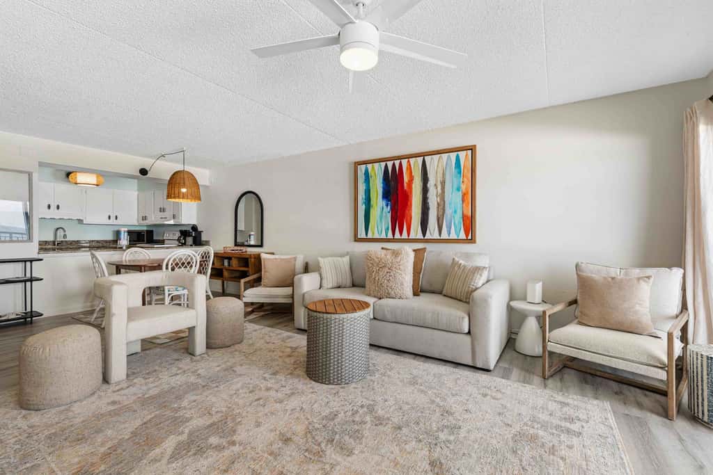 Beachfront Condo, minutes from family friendly attractions