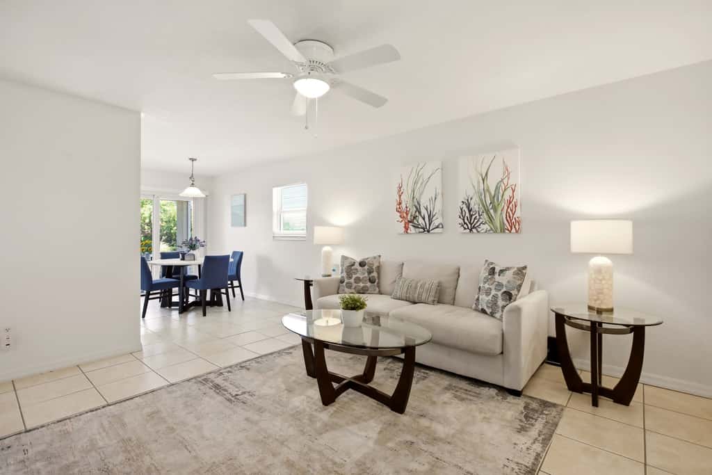 Spacious duplex, dog friendly, close to beach